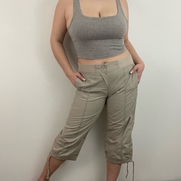 NEW YORK & CO. Y2K Khaki Beige Mid Rise Lightweight Cropped Capri Cargo Pants - Picture 2 of 14